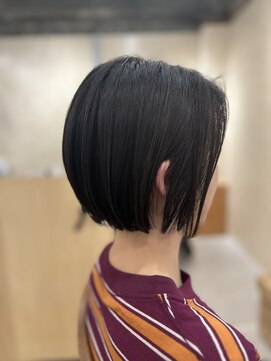 ミコ 珈琲と髪 パツッと切りっぱなしボブ