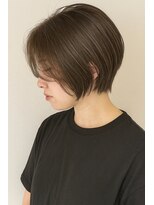 ウル(ulu)&nbsp;ショートレイヤー　ハイライト　ブリーチ　白髪ぼかし