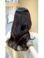 イゾラ(isola)&nbsp;赤みを抑えて自然になじむナチュラルオリーブカラー