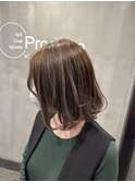 透明感あるグレージュヘア！