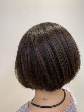 リゾーム デ リアン(Rhizome des liens) どの世代にも似合わせ甘辛ショートボブ
