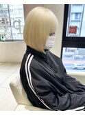 大人可愛いエアリーボブベージュカラー顔周りカット透明感