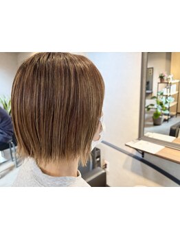 ライフスタイルに合わせたカットで、毎日のお手入れが楽しくなる♪大人の上品さをナチュラルに叶えます◎