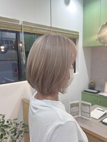 ソルア 上本町(solua)&nbsp;ホワイトベージュ / ショートボブ / ブリーチ / 30代 / 40代