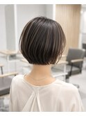 イメチェンホワイトブロンド外ハネボブ美髪ワイドバング