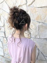 ヘアメイク ヴァロ(Hair Make VaLo)&nbsp;お団子アレンジ＋おくれ毛アレンジ