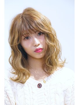 ヘアールームキュー(HAIR ROOM quu+) ドーリーな甘ウェーブでフワモテSTYLEが完成