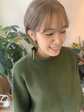 セーヌ(CEINE) ハイトーンミルクティーベージュショートボブ