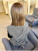 切りっぱなしロブ×ベージュカラー