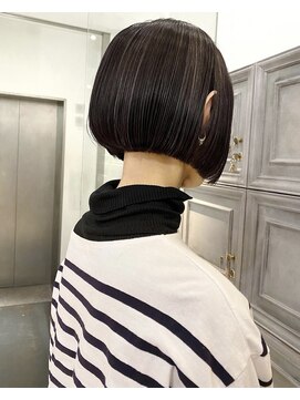 ベチカ(vetica) 20代30代40代/甘辛コントラストハイライト×ミニボブ