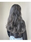 筋感のある細めハイライト外国人風オフィスで浮かないハイライト