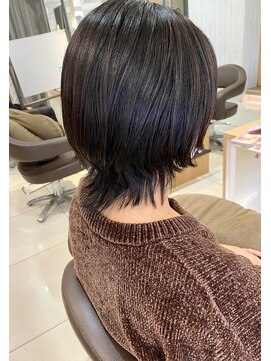 アイディー バイ ケンジ(id. by KENJE) ウルフボブ