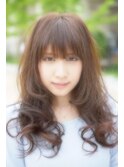 フェミニンという言葉がよく似合う♪ふんわり質感ロングカール