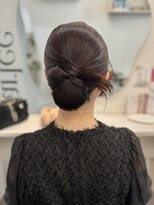 マーリー(marlee)&nbsp;カチモリシニヨン タイト ヘアセット 表参道 結婚式 お呼ばれ