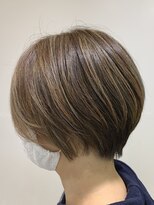 アズール 草加(azule)&nbsp;大人ショート　白髪ぼかしハイライト　ベージュ