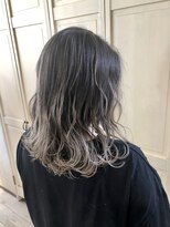 レイア(Leia) グレージュグラデーション