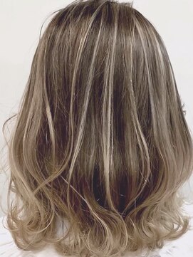 ゴリラビスケッツ(GORILLA BISCUITS) 外国人風ブロンドバレイヤージュ［桜木町/横浜/みなとみらい］