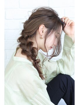 オーロ 武庫之荘店(ORO) イメチェン三つ編みサイドアップ