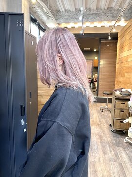 ハグ 横浜(HUG) ホワイトピンク　　ミディアムウルフ