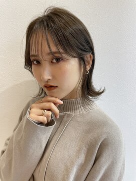 ミラ(MIRA) 切りっぱなしボブ顔まわりレイヤーオリーブグレージュ