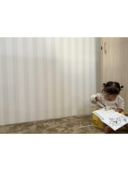 【お子様同伴可】ママが見えるキッズスペースあり◎施術している間もお子様の様子が見れて安心です♪
