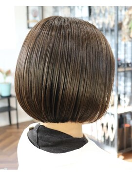 ウィスカーヘアー(whisker hair) グラボブ　アッシュグレージュ