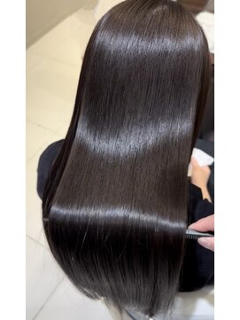 シロ(shiro) 【 tsuyagami 】