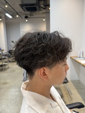 リット(lit.) MEN’S HAIR/ブルーブラック/フェザーパーマ/守谷