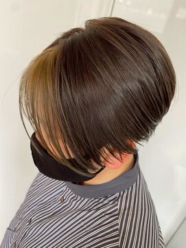 ジュリアンマーラ(Julien Mara) 前下がりショートボブ/フェイスフレーミング/インナーカラー