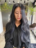 ヘリム(HELIM)&nbsp;透明感たっぷりのブルーブラック×ロングレイヤー。