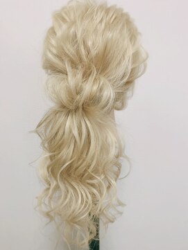 ヘアメイク エンカレッジ(HAIR MAKE encourage) フワフワなローポニー