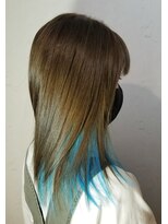 ヘアーアンドネイル ルシア(Hair&Nail Lucia) ブルーのインナーカラー