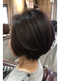 小顔に見せるヘア ショートボブ