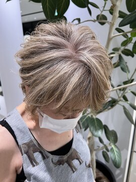 ステア ケース(stair case) 白髪が伸びて来ても目立ちにくいデザインカラー