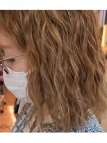 ブルーモスク トウキョウ(TOKYO)&nbsp;ブリーチ×カーリーパーマ