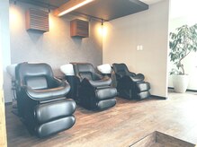 全席ゆとりのあるフルフラットシャンプー台