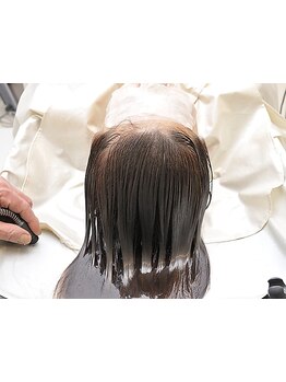 光触媒を用いたスパで頭皮の汚れをしっかり除去し栄養を補給◎効果を実感できる極上スパで健康的な美髪に♪