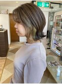 インナーカラーハイトーンベージュイヤリングカラー外ハネボブ