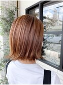 ショートボブブラウンナチュラル外ハネぷつっとカットツヤ髪