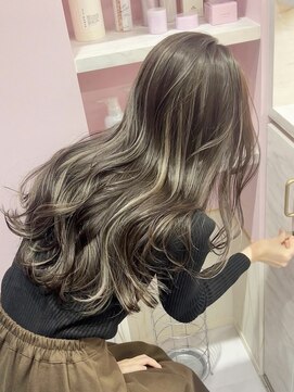 ヨロ 小岩(YOLO) ハイライトショートヘアダブルカラーイルミナカラーオージュア