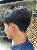 センター分けサイド流しツーブロック後ろスッキリ刈り上げ