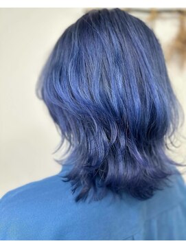 ジウ 上通り(JIU) 20代30代小顔ゆるふわウルフ ネイビーブルー