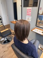 レアレア ヘアアンドライフ(LeaLea)&nbsp;ミルクティーブロンド/ダークブルー/デジタルパーマ/伊丹