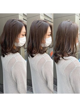 グランドライン(GRAND LINE) GRANDLINE くすみベージュと合うロングレイヤーモテ髪カタログ