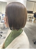 オリーブグレージュなツヤボブ