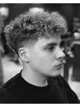 フランクスバーバー アンド ビアークラブ(FRANK'S BARBER and BEER CLUB) スペインカール