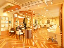 ドゥワドフェパッソ(Doigt de fee passo)の雰囲気（ベージュを基調とした落ち着きのある店内）