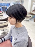 黒髪でもかわいい耳掛けショート