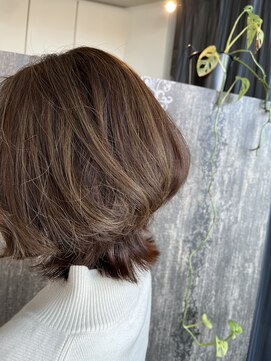 美容室 ビィー ヘアー 大谷地店 ハイライト多めのレイヤーボブ