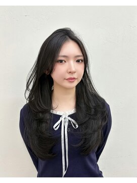 ラクシア(LucxiA) くびれ　20代　韓国ヘア　韓国カット　韓国風カット　レイヤー